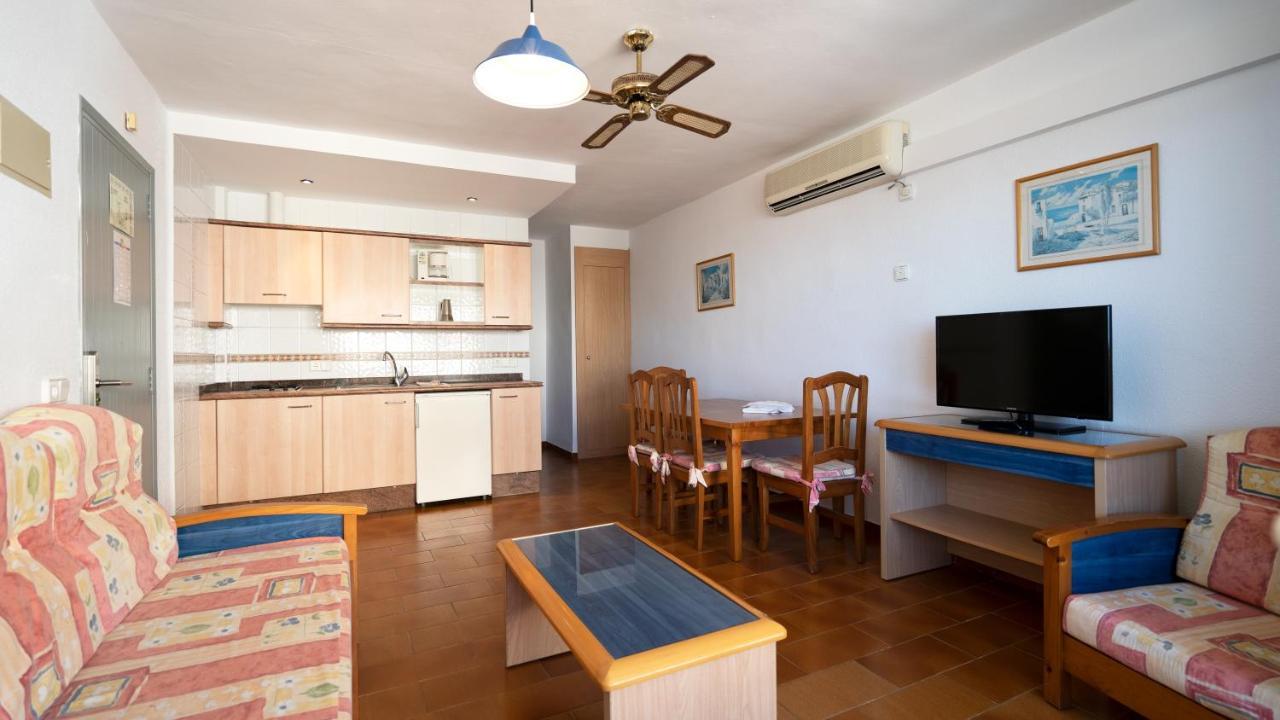 Apartamentos Portu Saler Es Pujols Exterior photo