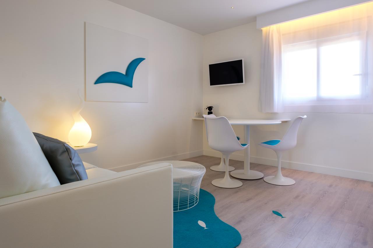 Apartamentos Portu Saler Es Pujols Exterior photo