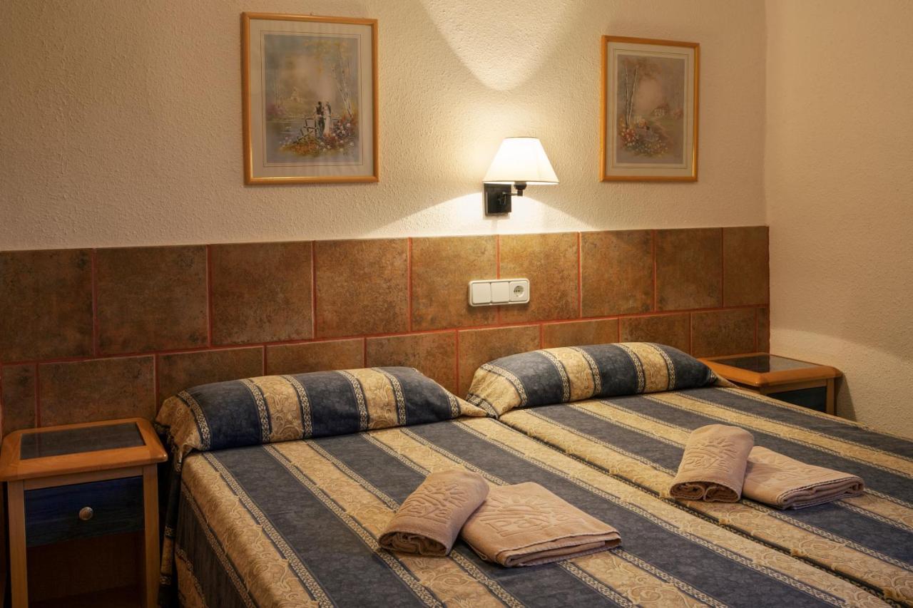 Apartamentos Portu Saler Es Pujols Exterior photo