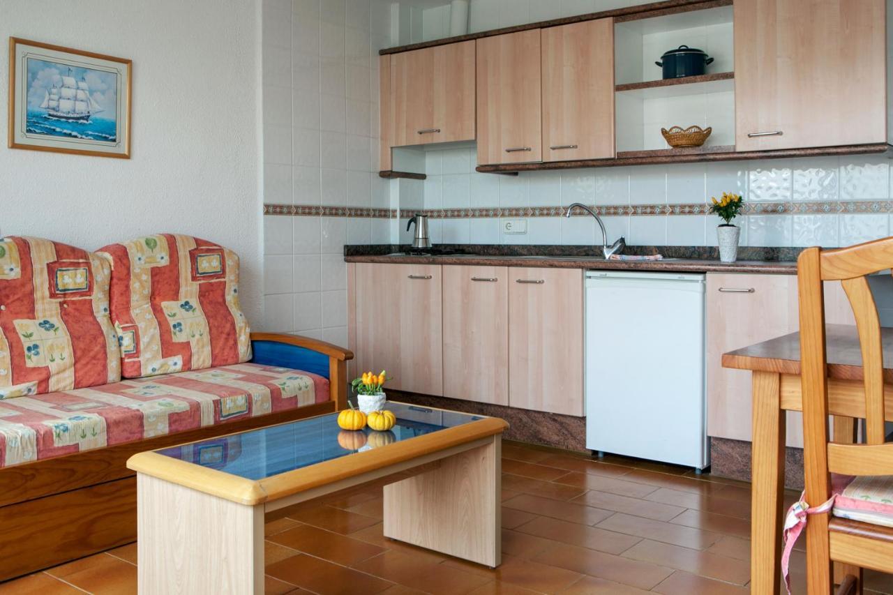 Apartamentos Portu Saler Es Pujols Exterior photo